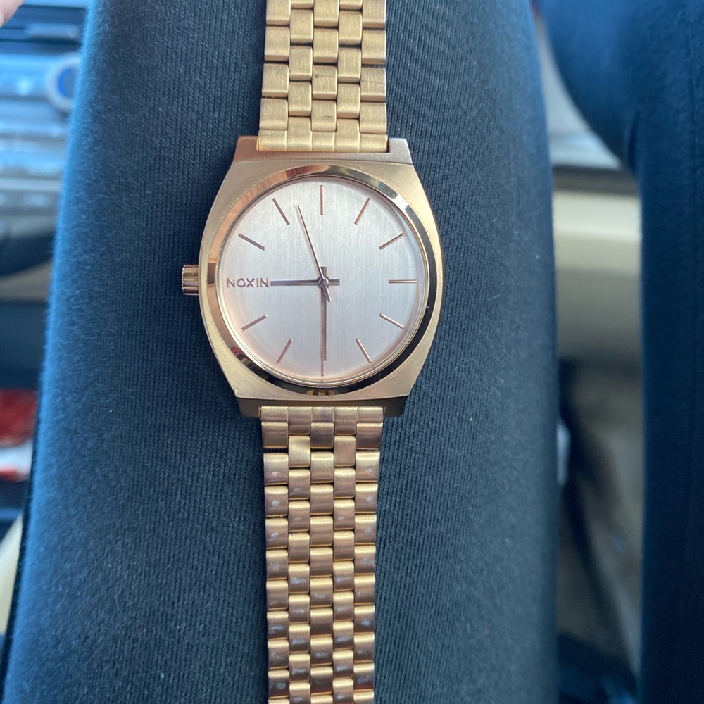 Nixon watch
